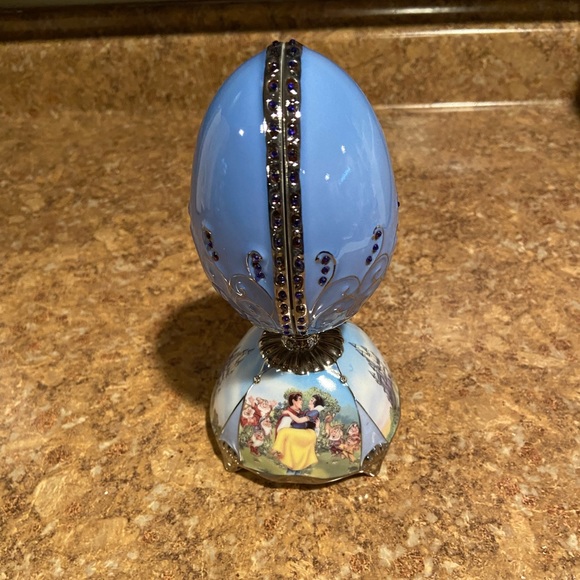 Disney, Ardleigh-Elliot “Charming Snow White “ A5098 Musical Egg Collection - Picture 3 of 12